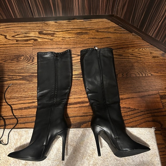 Polutto Black studded boots
Size 37
Worn - Picture 2 of 3